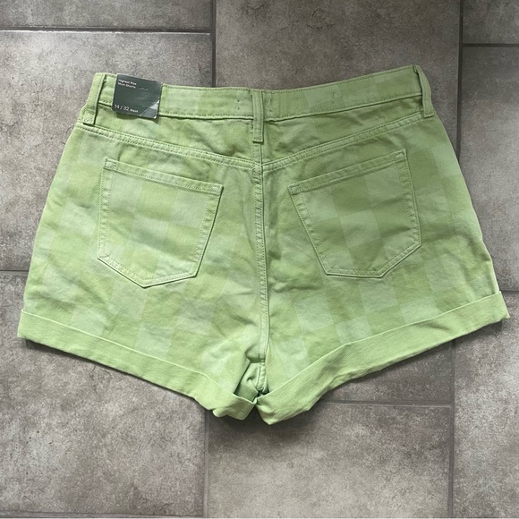 Checkered High Rise Shorts - Picture 2 of 6